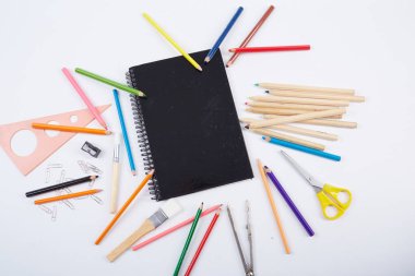 farklı okul malzemeleri