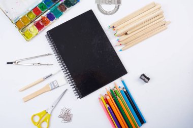 farklı okul malzemeleri