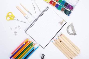 farklı okul malzemeleri