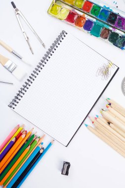 farklı okul malzemeleri