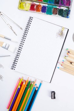 farklı okul malzemeleri