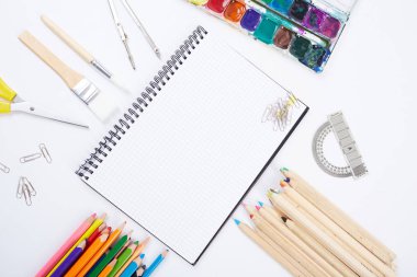 farklı okul malzemeleri