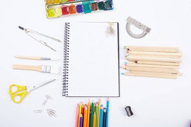 farklı okul malzemeleri