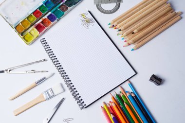 farklı okul malzemeleri