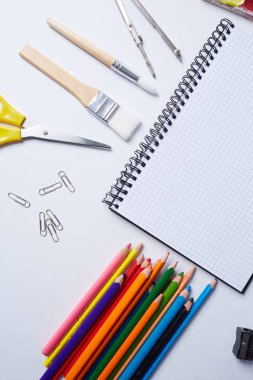 farklı okul malzemeleri