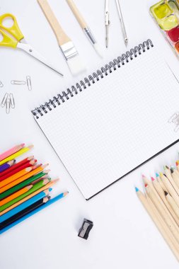 farklı okul malzemeleri