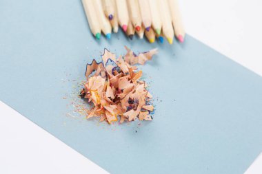 renkli kalemler keskinleştirme