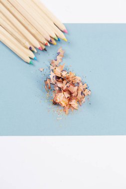 renkli kalemler keskinleştirme