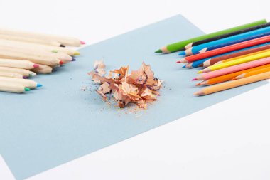 renkli kalemler keskinleştirme