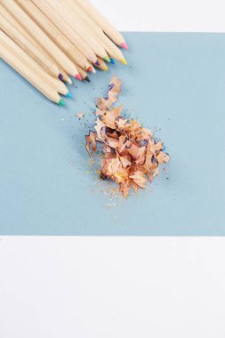 renkli kalemler keskinleştirme