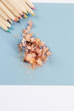 renkli kalemler keskinleştirme