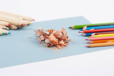 renkli kalemler keskinleştirme