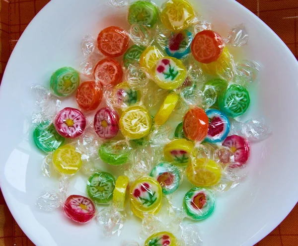 Caramelle lecca lecca frutta colorata — Foto Stock