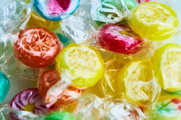 meyve renkli şeker lolipoplar