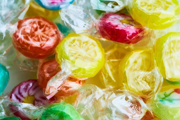 meyve renkli şeker lolipoplar