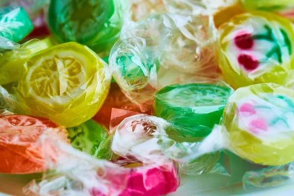 meyve renkli şeker lolipoplar