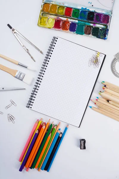 farklı okul malzemeleri