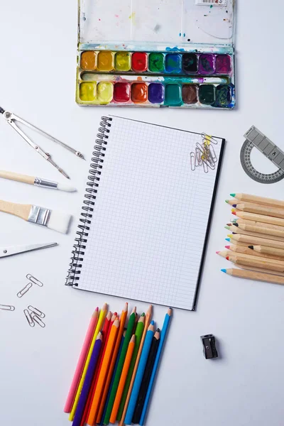 farklı okul malzemeleri