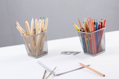 renkli kalemler, ileti örneği