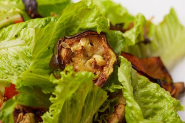 Kabak ile sebze salatası