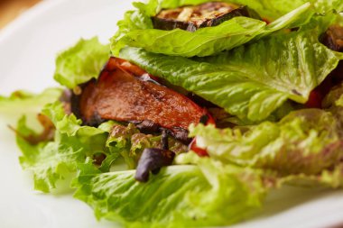 Kabak ile sebze salatası