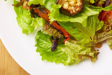 Kabak ile sebze salatası