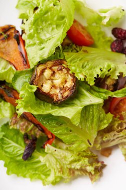 Kabak ile sebze salatası