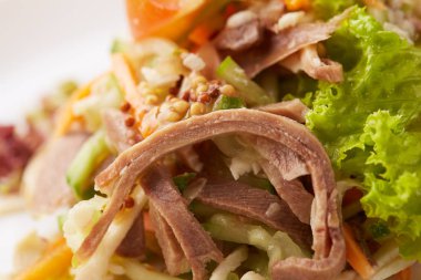 dil ile sebze salatası