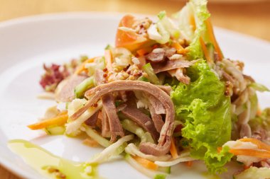 dil ile sebze salatası