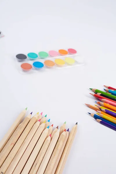 Χρωματιστά μολύβια και ακουαρέλα — Φωτογραφία Αρχείου