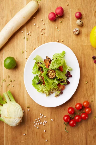 Gemüsesalat mit Zucchini — Stockfoto