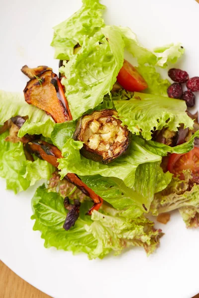 Kabak ile sebze salatası