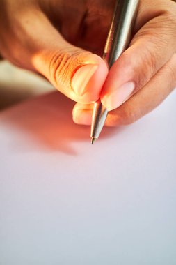 bir defter kalem ile yazmak 