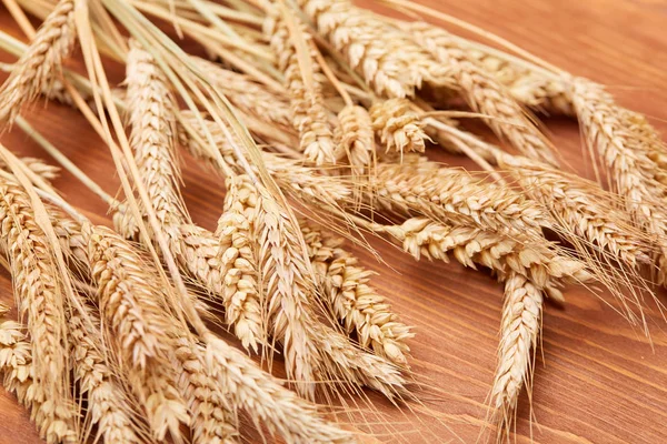 Spikelets of wheat on the wooden background — Stock Photo, Image