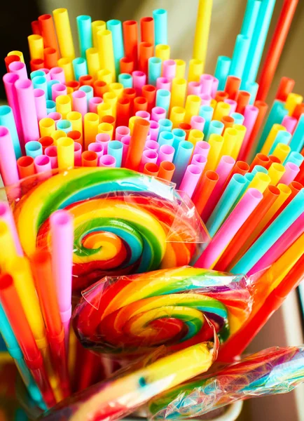 Разноцветные коктейльные палочки и леденцы Лицензионные Стоковые Фото