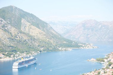 Karadağ dağlarda gemi