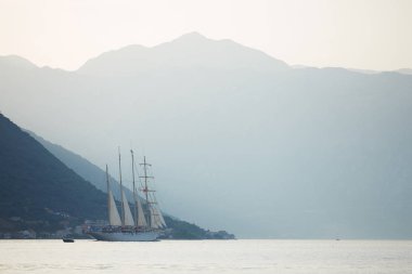 Yelkenli Karadağ üzerinde göster