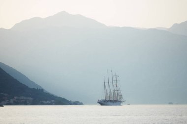 Yelkenli Karadağ üzerinde göster