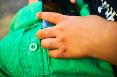 tezgah telefonda iki çocuk