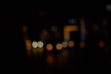 bulanık gece şehir ışıkları Dubai