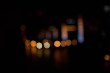 bulanık gece şehir ışıkları Dubai