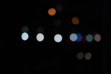 bulanık gece şehir ışıkları Dubai