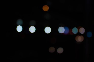 bulanık gece şehir ışıkları Dubai