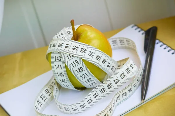 Kövesse a diéta apple notebook — Stock Fotó