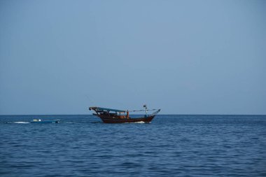 Umman tekne deniz dağ içinde