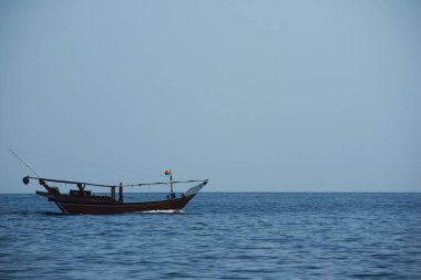 Umman tekne deniz dağ içinde