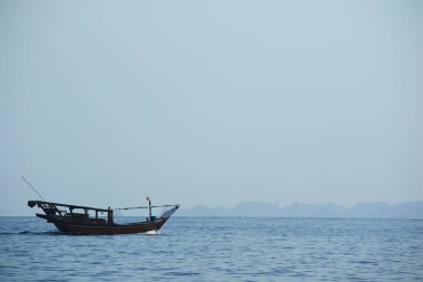 Umman tekne deniz dağ içinde