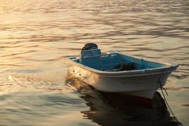 Umman tekne deniz dağ içinde