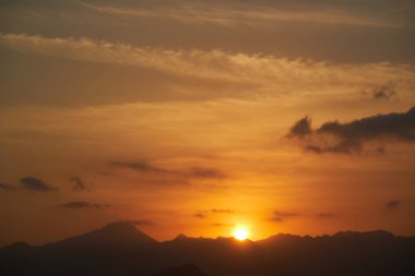 Umman günbatımı Karadeniz Dağları