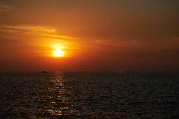 Sonnenuntergang über dem Meer — Stockfoto